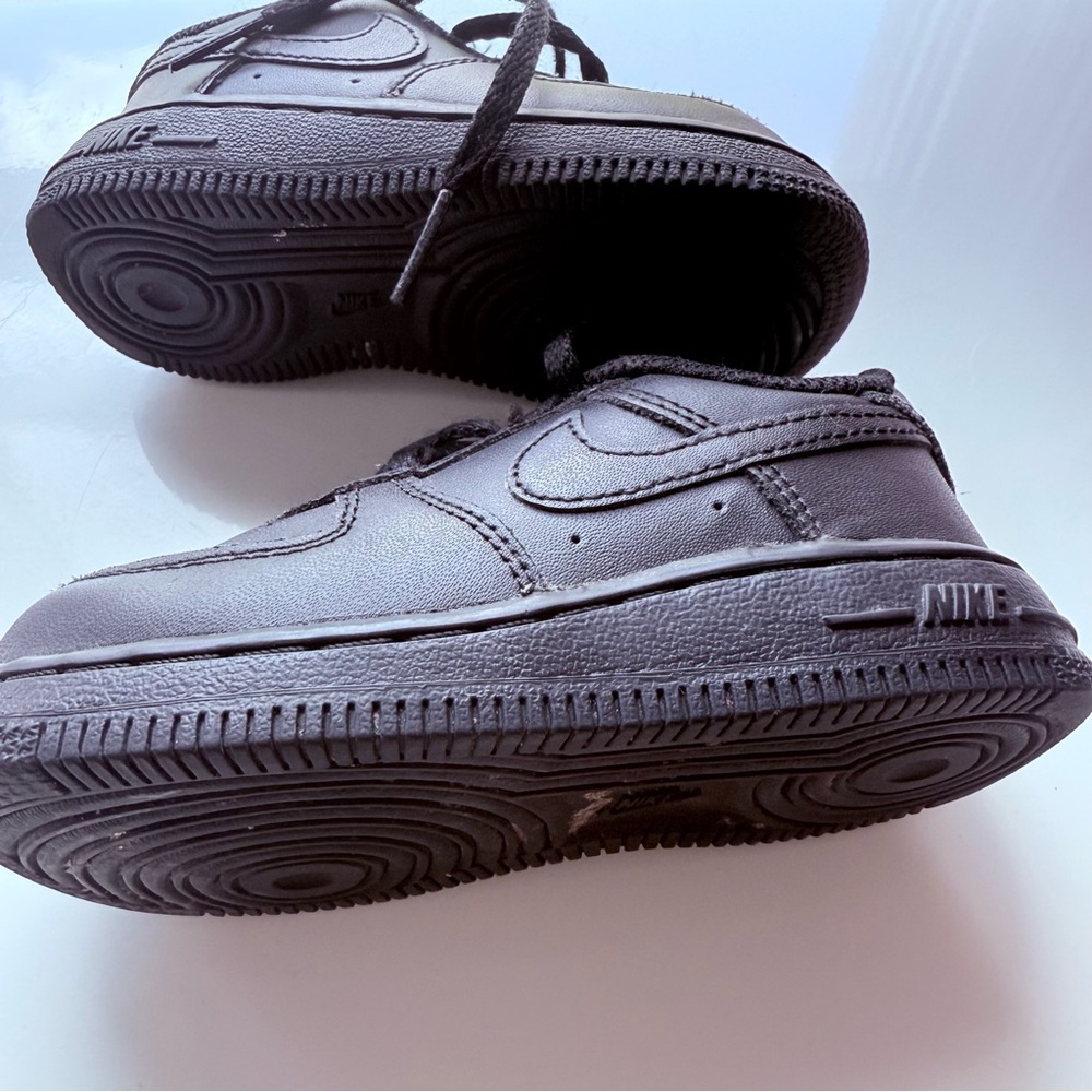 Nike Kids Air Force Sneakers 7C - Picture 3 of 5